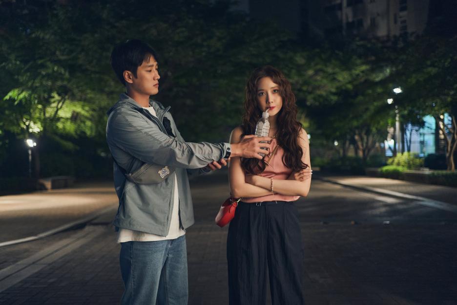 Ahn Bo Hyun Dutifully Serves Lim YoonA in Upcoming Film &#8220;Pretty Crazy&#8221; 3