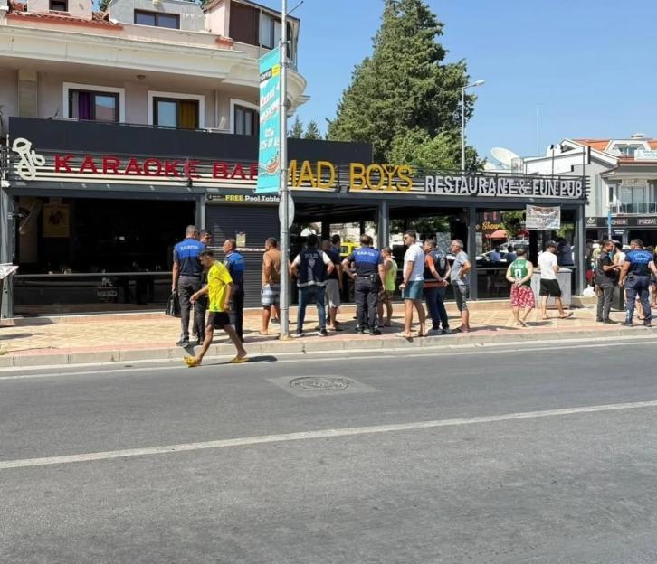 Police officers outside a sealed restaurant following a tourist altercation.