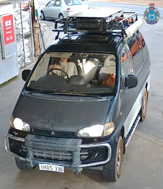 Dark-colored van with roof rack and license plate 1HDS 330.