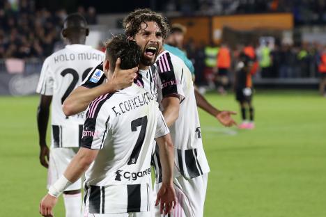 Juventus players celebrating a goal.