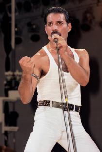 UNITED KINGDOM - JULY 13: WEMBLEY STADIUM Photo of Freddie MERCURY and LIVE AID and QUEEN, Freddie Mercury performing live on stage at Live Aid (Photo by Phil Dent/Redferns)