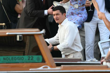 Orlando Bloom boarding a water taxi in Venice.