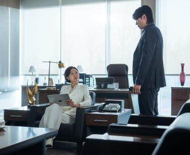 Yum Jung Ah Wields Power Over Dex In New Drama “The Defects” 3