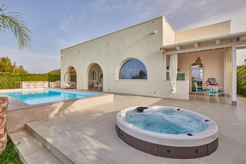 A house with a pool and jacuzzi.