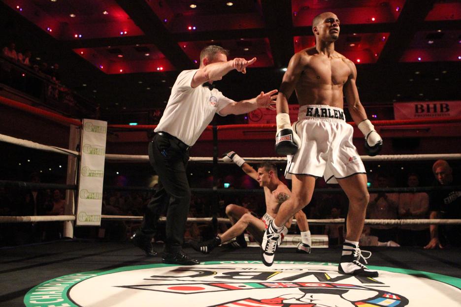 Boxer Harlem Eubank winning a boxing match.