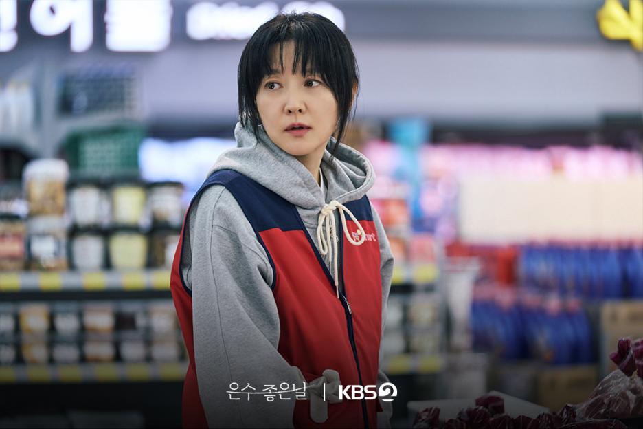 Lee Young Ae's Peaceful Life Begins To Crumble In New Drama “Walking On Thin Ice” 4