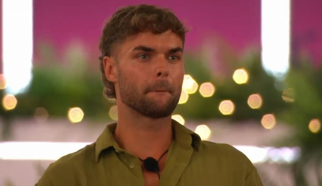 Man from Love Island movie night.