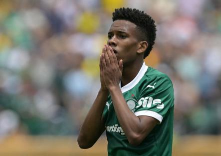 Estevao Willian of Palmeiras reacting during a soccer match.