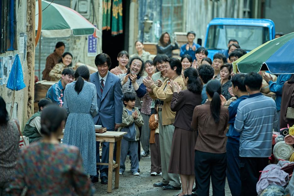 Park Jung Min, Han Ji Hyun, And More Delve Into Shin Hyun Been's Mysterious Death In New Film “The Ugly” 19