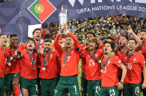 Cristiano Ronaldo and the Portuguese national team celebrating their UEFA Nations League victory.