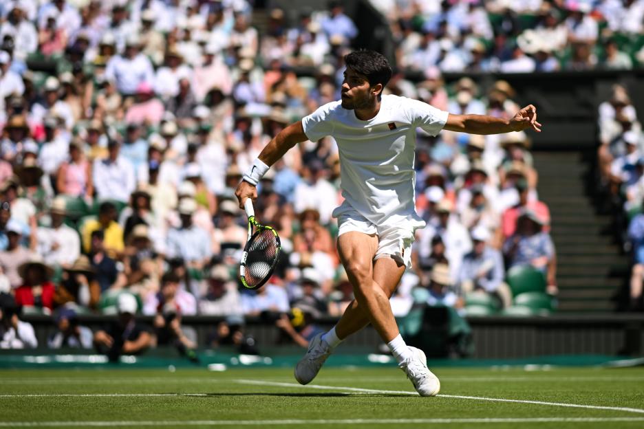 Carlos Alcaraz playing tennis at Wimbledon.