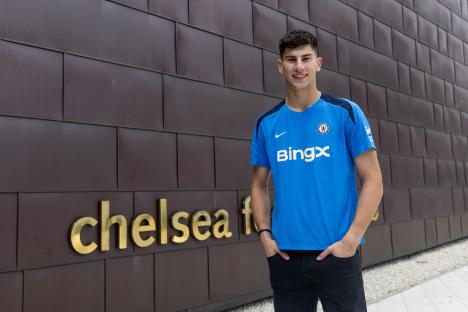 Mike Penders, Chelsea F.C. signing, at the training ground.