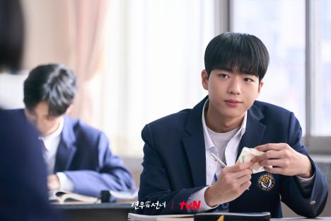 Cha Kang Yoon Stands By Cho Yi Hyun Through It All As Her Best Friend In New Drama “Head Over Heels” 5