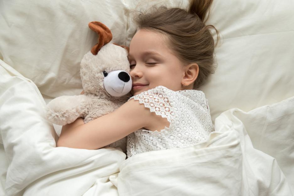 Cute-little-kid-girl-hugging-755810509
