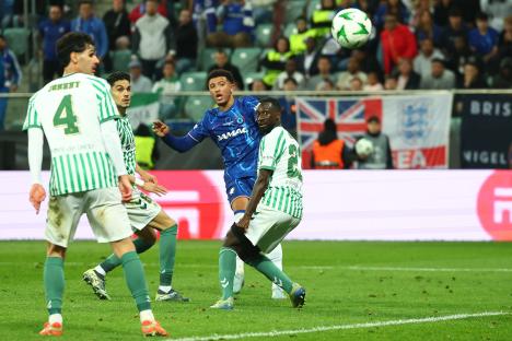 Jadon Sancho of Chelsea scoring a goal during a soccer match.