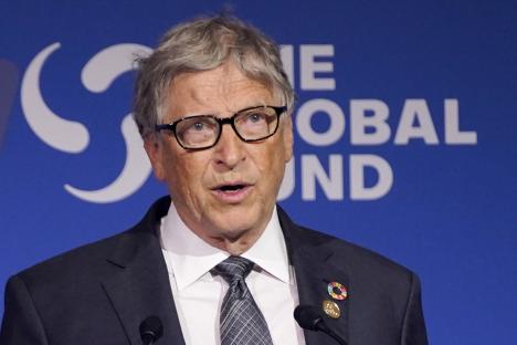 Bill Gates speaking at the Global Fund conference.