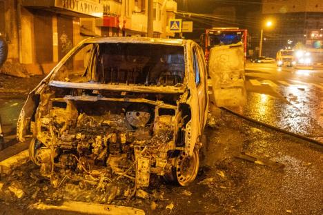 KHARKIV, UKRAINE - MAY 3: A burned-out car stands on the road after a Russian drone strike on May 3, 2025 in Kharkiv, Ukraine. During the attack on the city, the Russian army used strike drones equipped with thermobaric warheads. Four districts of Kharkiv came under fire: Osnovianskyi, Slobidskyi, Saltivskyi, and Kyivskyi. A total of 51 people were injured. (Photo by Serhii Prokopenko/Gwara Media/Global Images Ukraine via Getty Images)