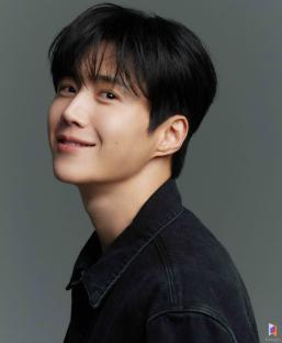 Kim Seon Ho Unveils Dashing New Profile Photos 3