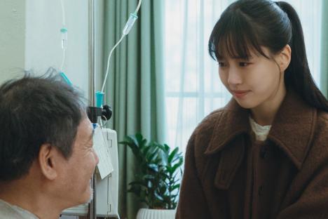 Go Min Si Prepares A Heartfelt Final Meal For Her Ailing Mentor In “Tastefully Yours”