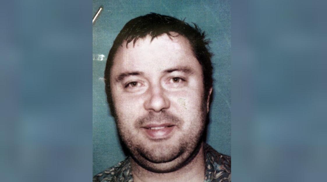 Collect Photo issued by Strathclyde Police Friday 24th December of William Ian Beggs, 36, who they are seeking in connection with the murder of Kilmarnock teenager Barry Wallace. Police stated today that they have new information to suggest that Mr Beggs is either in London or Continental Europe having travelled there last weekend. PA Photo. **EDI**