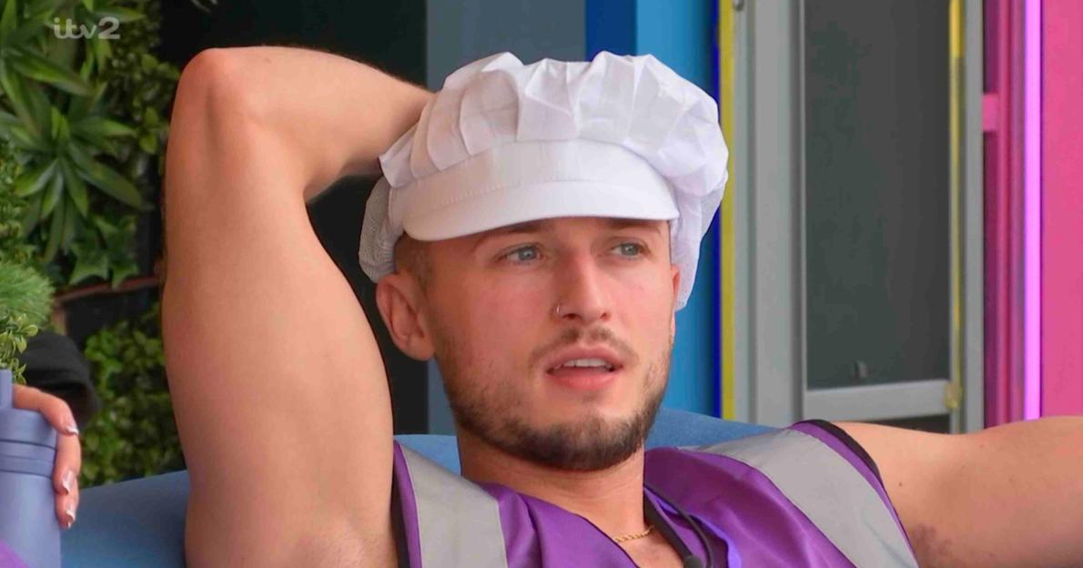 Sam and Tate chatting about Nancy in Big Brother.