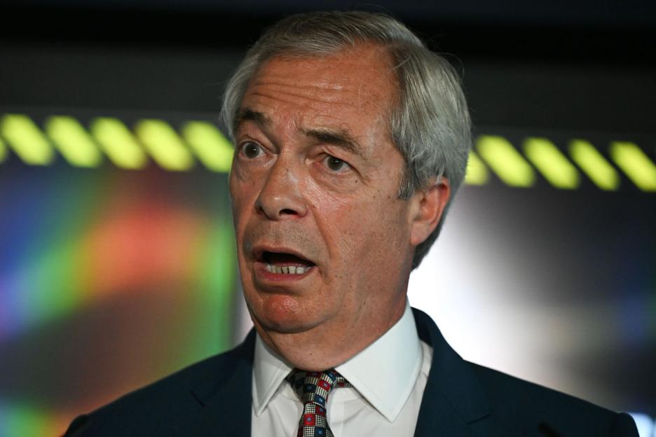 Nigel Farage unveils plan for ‘mass deportations’ of asylum seekers on 5 flights a day & will ban small boat claims