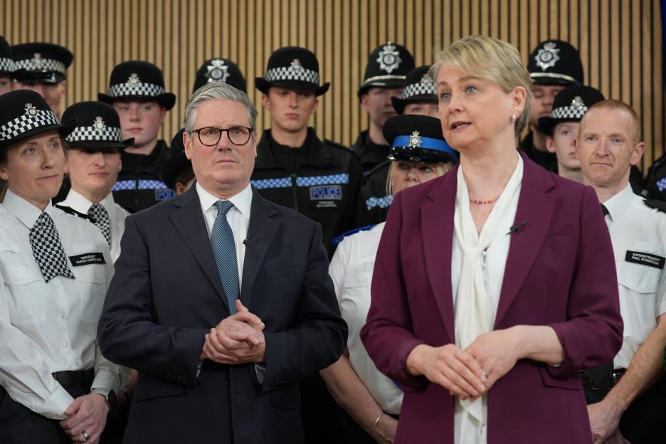 Keir Starmer and Yvette Cooper with police officers.