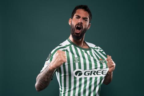 SEVILLE, SPAIN - MAY 13: Isco of Real Betis Balompie poses for a portrait during the UEFA Conference League Final 2025 access day on May 13, 2025 in Seville, Spain. (Photo by Aitor Alcalde - UEFA/UEFA via Getty Images)
