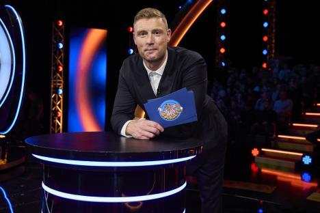 Freddie Flintoff on the set of Bullseye.