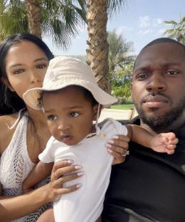 A family portrait of a couple and their young child in Dubai.