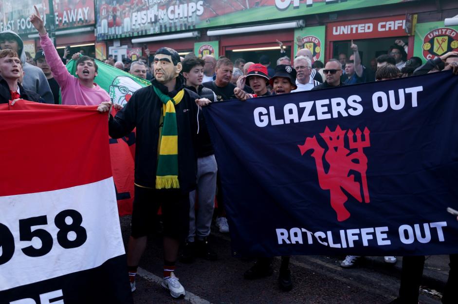 MANCHESTER, ENGLAND - MAY 25: Fans of Manchester United protest against the club's owners prior to the Premier League match between Manchester United FC and Aston Villa FC at Old Trafford on May 25, 2025 in Manchester, England. (Photo by Alex Livesey/Getty Images)
