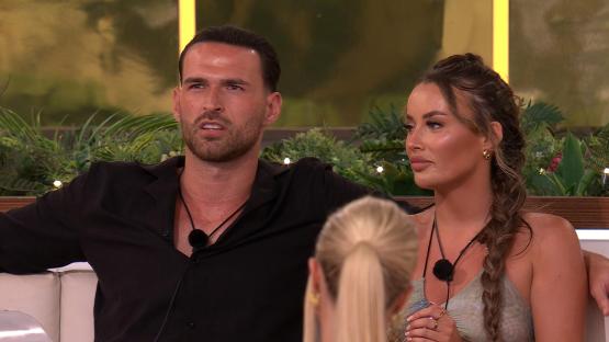 Ronnie and Harriett from Love Island All Stars.