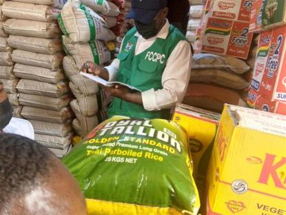FCCPC seals 10 shops in Abuja market over rebagging of local rice as foreign brands