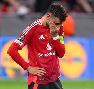 Bruno Fernandes dejected after Manchester United's Europa League Final loss.