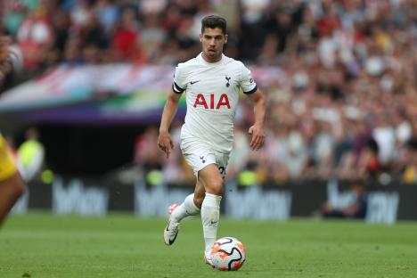 Manor Solomon of Tottenham Hotspur dribbling the soccer ball.