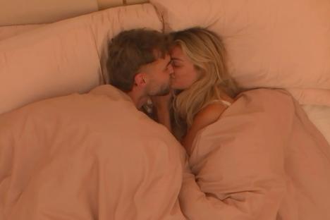 Watch the moment Love Island stars strip off and jump into bed after ditching their partners for the Hideaway