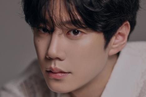Lee Jun Young Unveils Charismatic New Profile Photos
