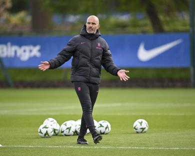 Enzo Maresca, Chelsea head coach, at a training session.