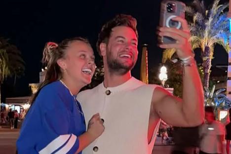 Watch the moment JoJo Siwa ‘confirms’ Chris Hughes relationship live on stage with sweet shout out to CBB star