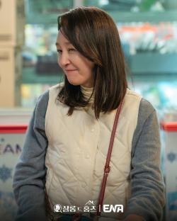 Nam Ki Ae Is An Insider Who Knows All The Neighborhood Gossip In “Salon De Holmes” 3