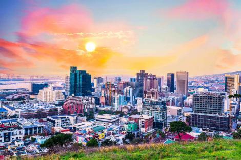 Cape Town skyline at sunset.