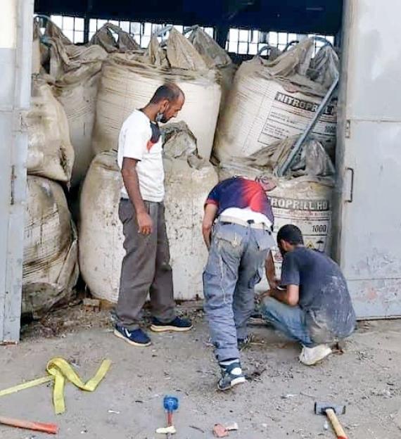 Picture allegedly showing the shoddily stored ammonium nitrate in Warehouse 12