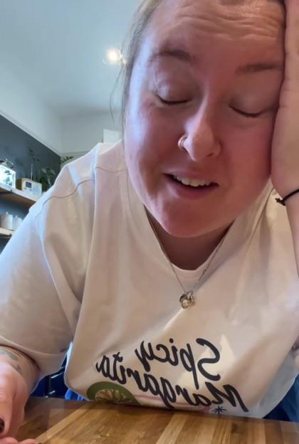 Woman explaining how to improve Vinted sales.