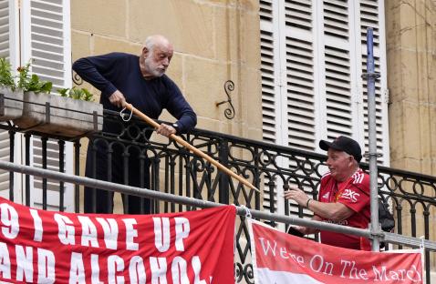 Watch fuming Bilbao local swing at rowdy Man Utd fan with huge stick after Devils die hards plaster balcony with flags