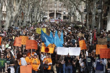 Thousands of anti-tourist protesters flood Spanish hols hotspots & call on mob to super glue holiday rental locks