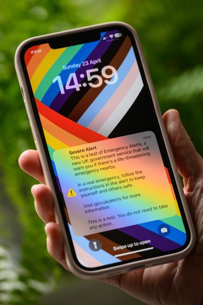 Smartphone displaying a UK government emergency alert test.