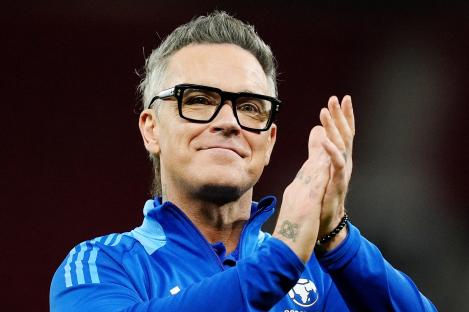 Robbie Williams deserves a knighthood as much as David Beckham – his snub proves everything wrong with ‘corrupt’ system