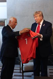 Cristiano Ronaldo's signed jersey presented to Donald Trump.