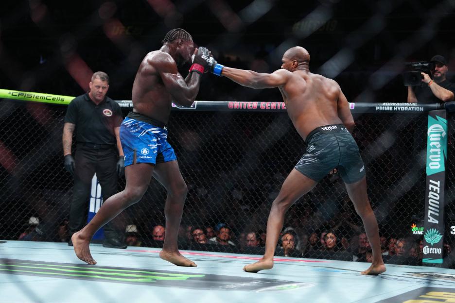 UFC 319 fight between Du Plessis and Chimaev.