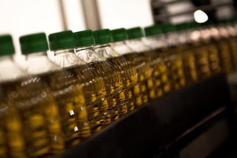 Little-known use for the tab on olive oil bottles revealed as shoppers hail ‘game-changing’ discovery